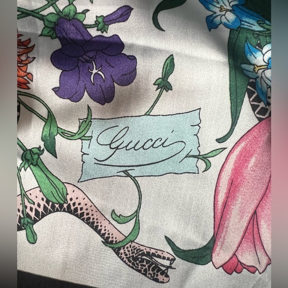 Gucci Flora Snake Print Silk Twill Scarf - Picture 6 of 12